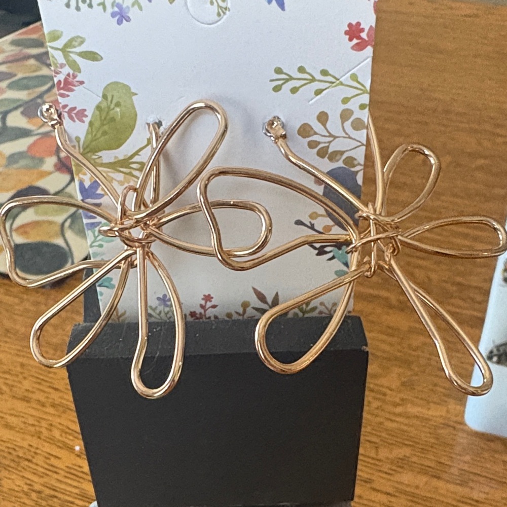 Source Unknown Gold Wire Floral Earrings